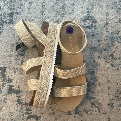 New With Tags! Summer Sandals, Never Been Worn Cute Summer Sandals Flats, Cute Summer Shoes For Women, Cute Strappy Sandals, Cute Beach Sandals, Europe Sandals, Beach Sandals Aesthetic, Vacay Shoes, European Sandals, Summer Shoes Aesthetic