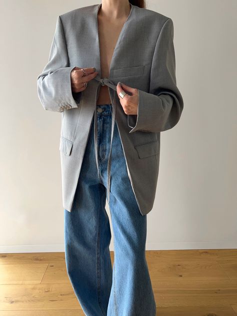 Vintage Blazer Women, Casual Blue Reworked Outerwear, Blazer Diy, Blazer Upcycling, Casual Reworked Denim Jacket, Reworked Blazer, Upcycling Ties, Blazer Thrift Flip, Vintage Reworked Winter Outerwear