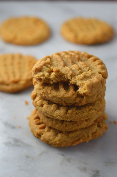 Protein Cookies Recipe, Protein Powder Cookies, Peanut Butter Protein Cookies, Whey Protein Recipes, Protein Bars Homemade, Protein Muffins, Protein Powder Recipes, Protein Desserts, Peanut Butter Protein