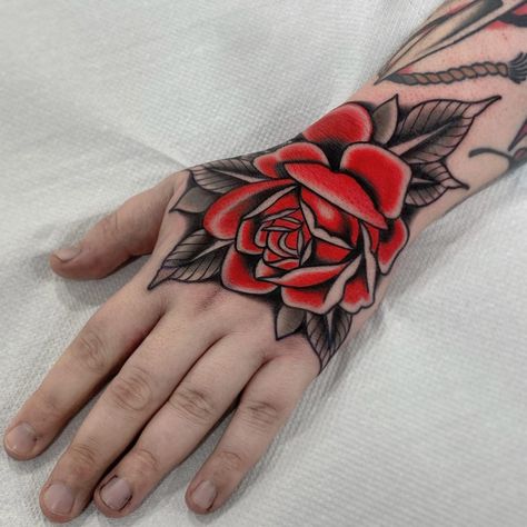 Rose Hand Tattoo Traditional, Old School Hand Tattoo, Hand Tattoo Traditional, Rose Hand Tattoos, Old School Rose Tattoo, Rose Tattoo On Hand, Old School Rose, Tattooed Man, Flowers Tattoos