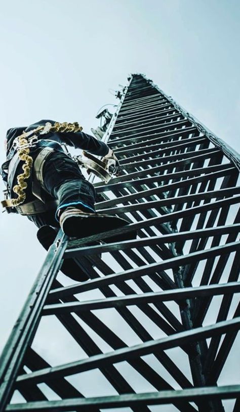 Lattice Climber Tower Climber, Iron Worker, Black Roses Wallpaper, Transmission Tower, Abseiling, Cell Tower, Fall Protection, Antique Doors, Busy People