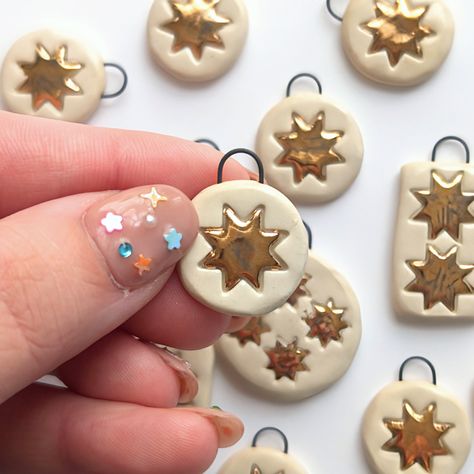 Ceramics With Gold Luster, Clay Place Card Holders, Ceramic Charms Diy, Handmade Ceramic Ornaments, Ceramic Charm Necklace, Clay Charm Necklace, Polymer Pendant, Star Ceramic, Ceramic Charms