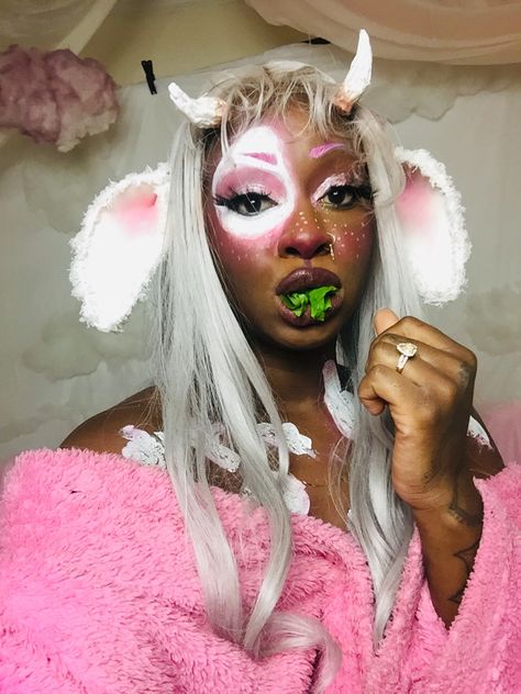 2021 holloween makeup Follow for more on IG @miexmie Cow Makeup Halloween, Cow Makeup Look, Mushroom Makeup, Holloween Makeup, Strawberry Cow, Alternative Makeup, Makeup Art, Halloween Makeup, Follow For More