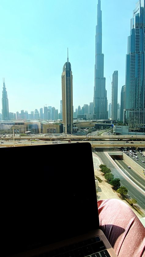 View from hotel room while working showing the dubai mall and burj khalifa in dubai Dubai Wallpaper Desktop, Dubai Student Life, Office In Dubai, Dubai Work, Driving In Dubai, Dubai Hotel Room, Uae Aesthetic, Dubai Office View, Office Dubai