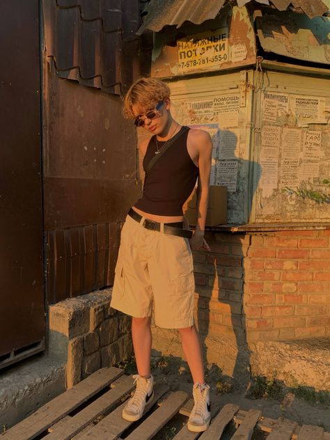 #boy #style #fashion #90s Khaki Jorts Outfit, Bloke Core Outfits Woman, Bloke Core Outfits, Soft Masc, Cargo Shorts Outfit, Jorts Outfit, Skz Concert, Bloke Core, Tomboy Outfit