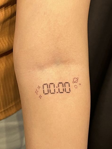 Tiny Tattoo With Meaning, Still With You Tattoo, Zero Oclock Bts Tattoo, Mini Tattoos Bts, Kpop Tattoos Ideas, Zero O Clock Tattoo, Bts Tattoo Minimalist, Bts Tattoos Ideas, Bts 00:00 Tattoo