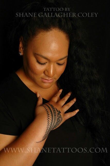 Shane Tattoo, Tongan Tattoo, Koru Tattoo, Tato Maori, Polynesian Tattoos Women, Hibiscus Tattoo, Circle Tattoos, Samoan Tattoo, Famous Tattoos