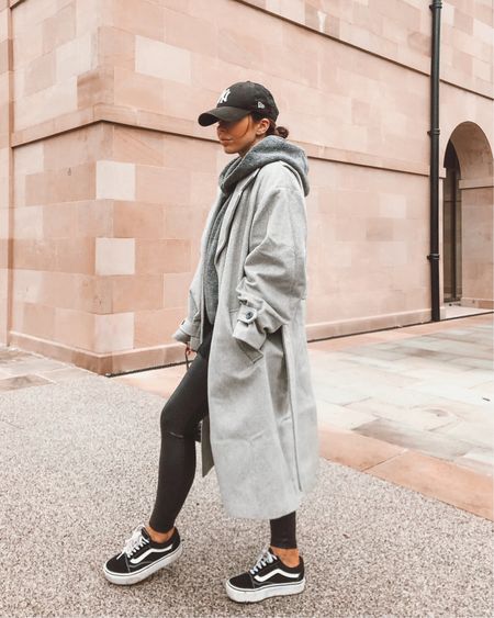 Hoodie And Wool Coat Outfit, Black Leggings Outfit Autumn, Black Vans Platform Outfit, Wool Coat Casual Outfit, Platform Vans Outfit Winter, Wool Coat With Hoodie Outfit, Charcoal Hoodie Outfit, Charcoal Leggings Outfit, Leggings Vans Outfit