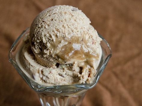 Pecan Pie Ice Cream Recipe Pecan Pie Ice Cream Recipe, Coffee Ice Cream Recipe, Bourbon Pecan Pie, Peanut Butter Ice Cream, Boozy Desserts, Ice Cream Pies, Cashew Cream, Coffee Ice Cream, Creamy Desserts