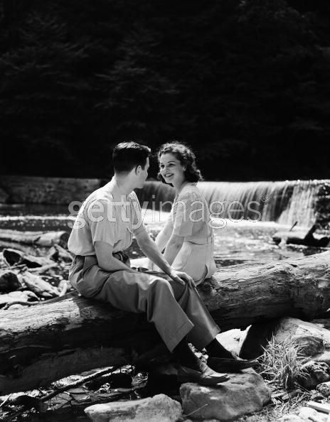 1950s Teenagers, Teenage Couples, Old Fashioned Love, Couple Sitting, Vintage Couples, Old Couples, Vintage Romance, The Perfect Guy, Old Love