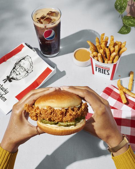 KFC  Kentucky Fried Chicken. Ad Agency: Wieden + Kennedy Prop aStylist: Samantha Margherita, Food Stylist: Casey Dobbins Lifestyle Photography Food, Fried Chicken Kfc, Fried Chicken Restaurant, Vegan Fried Chicken, Kentucky Fried Chicken, Vegan Fries, Kentucky Fried, Food Photoshoot, Fried Chicken Sandwich