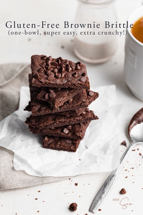 This gluten-free and dairy-free brownie brittle recipe is insanely crunchy and chocolatey! You'll become addicted to this crispy treat. Logo Kemasan, Crispy Brownies, Brownie Photography, Brownies Crispy, Brownie Brittle Recipe, Gluten Free Brownie, Gluten Free Brownies Recipe, Brownie Packaging, Brownie Brittle