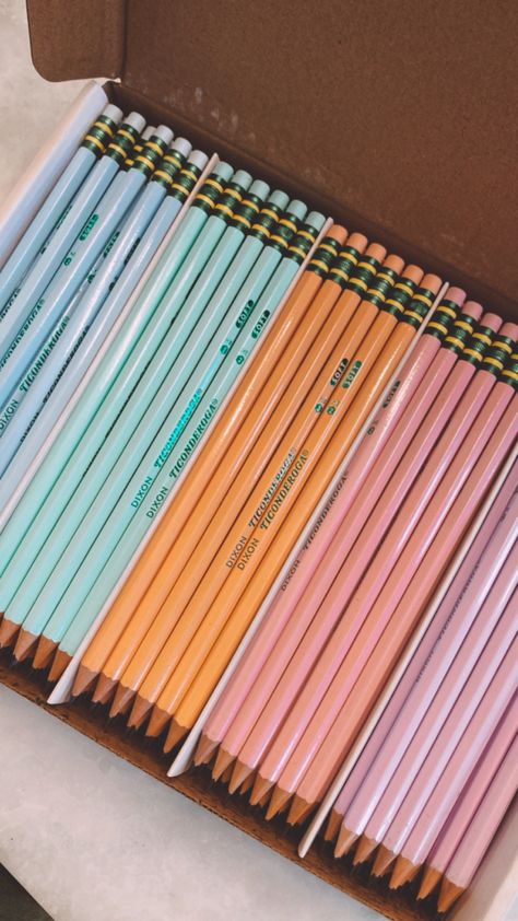 Aesthetic Pencils, Pencils Aesthetic, Pencil Aesthetic, Cute Pencils, School Wishlist, Bad Education, Pretty School Supplies, Mha Dr, Stationery Obsession