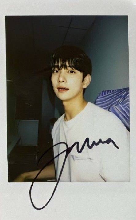 Joshua Hong Polaroid, Joshua Polaroid, Jisoo Seventeen, Joshua Svt, Seventeen Joshua, Seventeen Going Seventeen, Hong Jisoo, Adore U, Joshua Seventeen