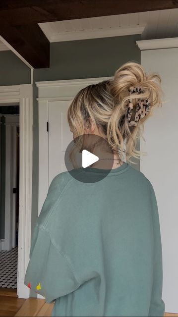 TORIE BLISS on Instagram: "Claw clip messy bun 🖤 𝖘𝖆𝖛𝖊 & try" Claw Clip Messy Bun, Clip Messy Bun, Claw Clip Messy, Quick Braids, Black Women Short Hairstyles, Nurse Hairstyles, Long Length Hair, Easy Bun Hairstyles, French Braid Hairstyles