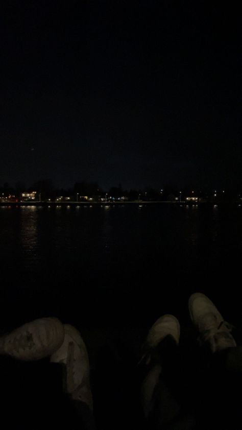 Late Night Love Aesthetic, Sitting On The Roof At Night Aesthetic, Late Night Couple Aesthetic, Dark Friendship Aesthetic, Night Aesthetic With Friends, Sitting Outside At Night, Friends Dark Aesthetic, Late Nights Aesthetic, Bench At Night