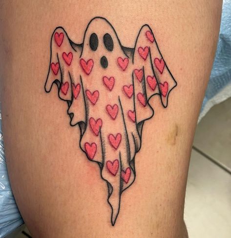 Lauren Dirksen on Instagram: “Super cute ghostie for @wynterjmurphy 👻💕 . . . . . #ghost #ghosttattoo #eternalink #colortattoo #dankubin #mikepike #kingpintattoosupply…” 3 Ghosts, Ghost Heart, Liberty Tattoo, Therapy Art, Tattoo Heart, Ghost Tattoo, Spooky Tattoos, King Pin, Female Tattoo Artists