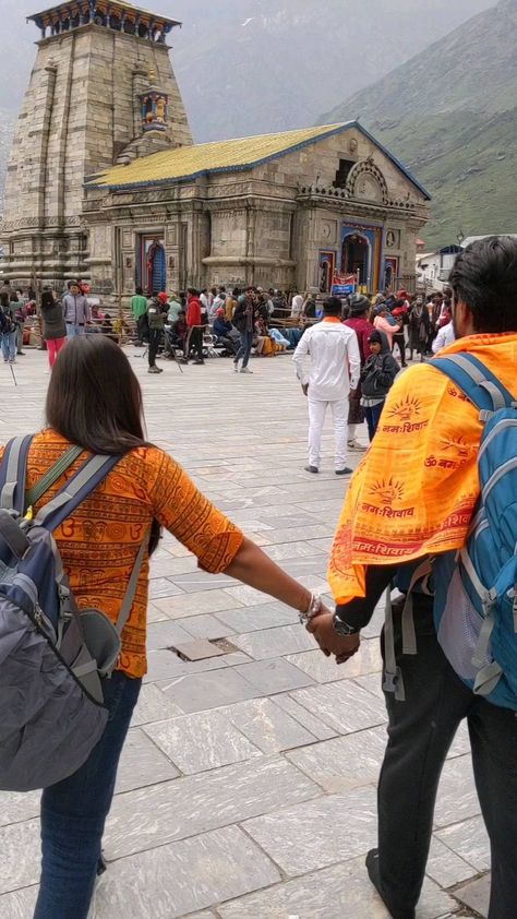 Kedarnath Couple Photography, Kedarnath Couple Pic, Couples In Mandir, Kali Ma, Vision Board Examples, Temple Photography, Real Woman, Best Poses For Photography, Art Painting Tools