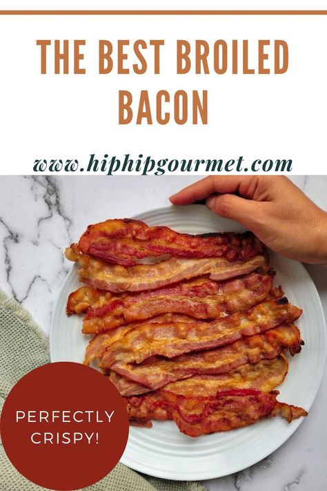 hand holding a plate of cooked bacon strips How To Fry Bacon, Oven Bacon, Oven Cooked Bacon, Make Bacon, Bacon Fries, Bacon In The Oven, How To Make Bacon, Best Oven, Cooking Bacon