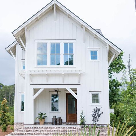 Take a Tour of This Modern Farmhouse Designed to Embrace the View - Cottage Journal Palmetto Bluff Homes, Cottage Interior Design, Coastal Cottage Decorating, Coastal Architecture, Cottage Exterior, Country Cottage Decor, Modern Farmhouse Design, Cottage Plan, Beach Cottage Decor