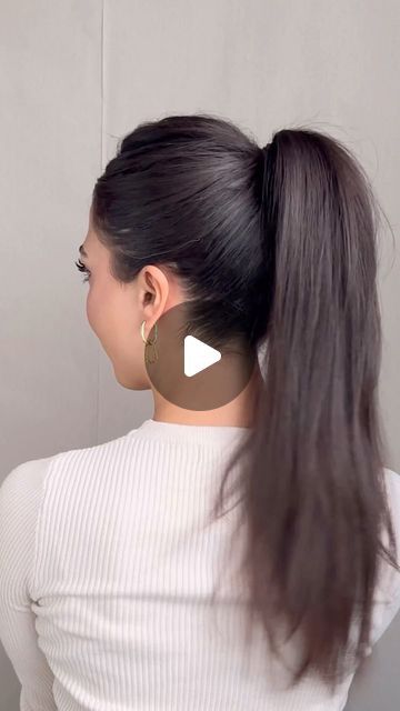 Perfect Ponytail Tutorial High Pony, How To Tie Ponytail, How To Tie A Ponytail, Perfect Ponytail Tutorial, Hair Tie Tutorial, Ponytail Hack, Easy Ponytail, Ponytail Tutorial, Perfect Ponytail