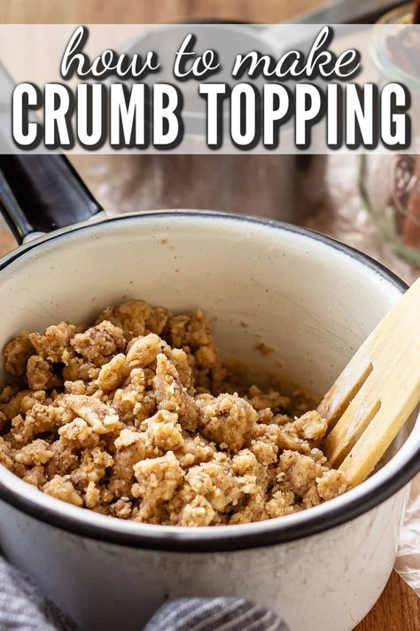 I find myself using this basic streusel recipe ALL THE TIME! It's so good on breads, muffins, and fruit crisps, and you can customize the recipe in so many different ways. Pie Crust Cobbler, Easy Streusel Topping, Pudding Squares, Mascarpone Tiramisu, Fudge Chocolate Cake, Crumb Cake Topping, Streusel Recipe, Crumb Topping Recipe, Streusel Topping Recipe