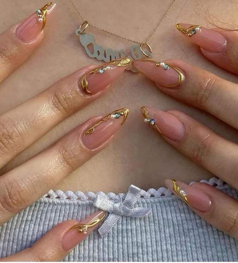 Yellow And Gold Nails Design, Gold Pearl Nails, Nail Gold Design, Nails Gold Design, Gold And Nude Nails, Elegant Gold Nails, Aphrodite Nails, Nail Inspo Gold, Nails With Gold Accent