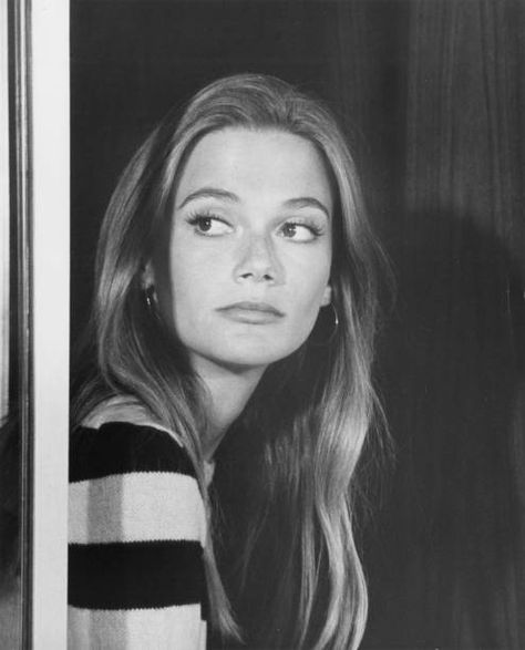 Peggy Lipton, Old Hollywood, Role Models, High Res, Straight Hairstyles, Pretty People, Balayage, Beautiful People, Cool Girl