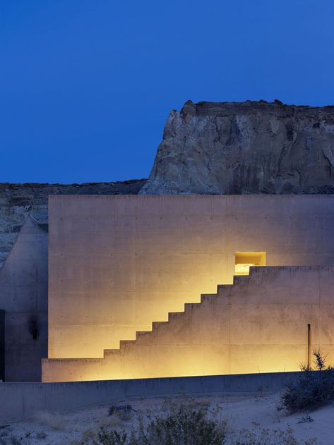 joe fletcher Amangiri Hotel, Amangiri Resort, Desert Architecture, Stairs Lighting, Architectural Design Studio, Exterior Stairs, Concrete Stairs, Desert House, Facade Lighting