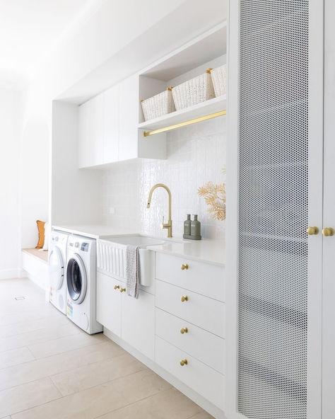 In your everyday laundry routine, choose a trustworthy companion! A fresh white space @ethosinteriors with brushed golden taps is simply an elegant match, both gentle and exquisite. ✨ Mud Bench, Elegant Laundry Room, Timber Floors, White Laundry, Modern Mediterranean, Gold Knobs, Laundry Routine, Laundry Design, White Cabinetry