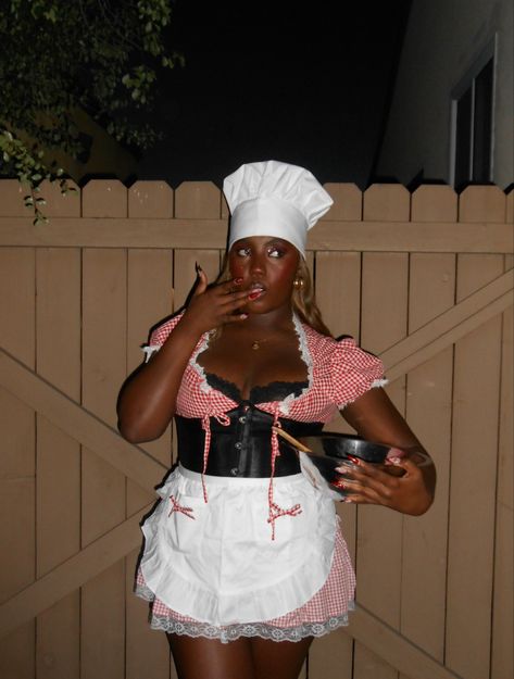 Halloweeennn 🍒 Chef Costume Halloween, Chef’s Kiss Halloween, Baker Halloween Costume Women, Waitress Costume Halloween, Chef Halloween Costume Woman, Chefs Kiss Halloween Costume, Chef Costume Women, Baker Halloween Costume, Chef Halloween Costume