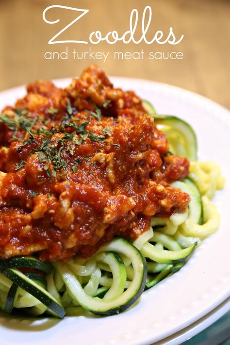 Turkey Meat Sauce, Zoodle Recipes, Diy Easy Recipes, Healthy Turkey, Spiralizer Recipes, Turkey Meat, Hamburger Meat, Zucchini Noodles, Meat Sauce