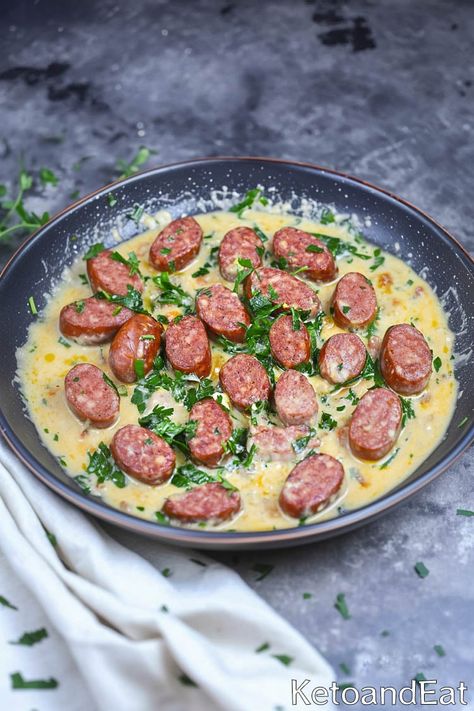 Keto Tuscan Sausage Skillet Keto Sausage Dinner Ideas, Smoked Sausage Low Carb Recipes, Low Carb Sausage Recipes, Sausage Skillet Recipe, Baked Italian Sausage, Tuscan Sausage, How To Cook Kielbasa, Sausage Skillet, Smoked Sausage Recipes