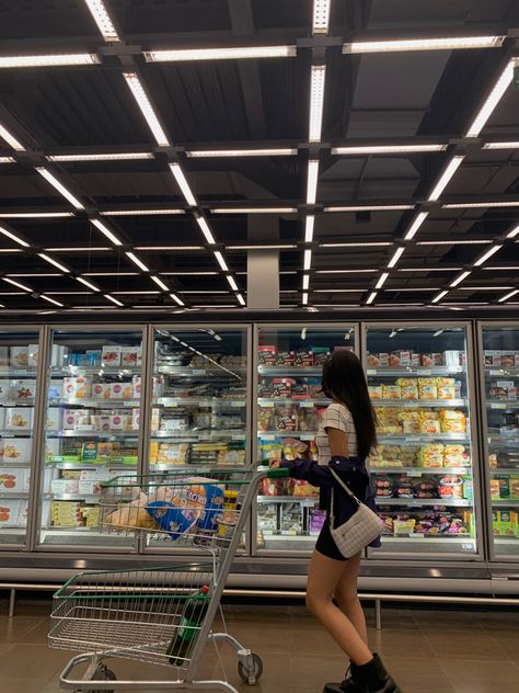 Supermarket Pictures Aesthetic, Shopping Market Aesthetic, Instagram Post Style Design, Grocery Photoshoot Aesthetic, Super Market Photoshoot, Grocery Store Aesthetic Pictures, Supermarket Photoshoot Ideas, Super Market Aesthetic, Locations For Instagram Posts