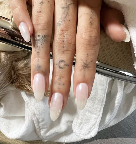 Glazed Donut Nails, Donut Nails, Natural Looking Nails, Gel French Manicure, Kutek Disney, Unghie Sfumate, Milky Nails, Celebrity Nails, Glazed Donut