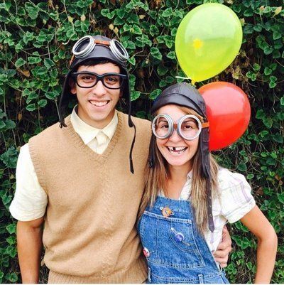 Meme Costume, Funny Couple Costumes, Cute Couples Costumes, Funny Couple Halloween Costumes, Popular Halloween Costumes, Cute Couple Halloween, Costume Carnaval, Best Friend Halloween Costumes, Couples Halloween Costumes