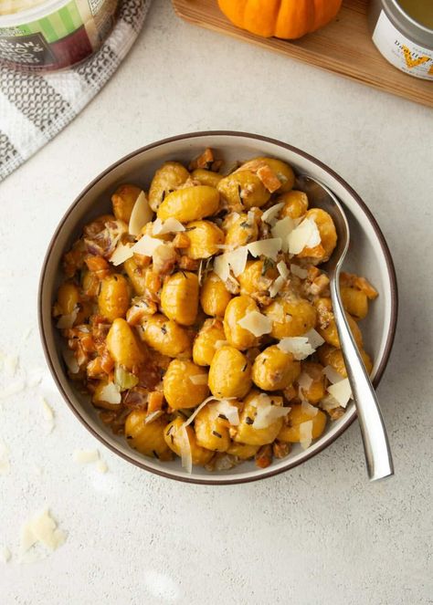 Trader Joe’s Creamy Pumpkin Gnocchi Pumpkin Gnocchi Trader Joes, Trader Joes Pumpkin Gnocchi Recipes, Pumpkin Gnocchi Recipes, Pumpkin Gnocchi Sauce, Fall Ingredients, Gnocchi Sauce, Parmesan Roasted Cauliflower, Pumpkin Gnocchi, How To Cook Gnocchi