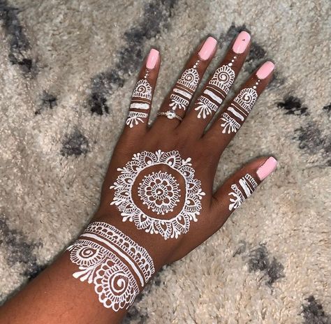 Henna Styles, White Henna Designs, Jagua Tattoo, Pretty Henna, Traditional Henna, Henna Art Designs, Style Tutorial, Henna Style, Very Simple Mehndi Designs