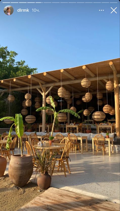 Bali Inspired Restaurant, Bali Restaurant Design, Bamboo Bar Design, Bamboo Restaurant Ideas, Outdoor Restaurant Design Ideas, Mozambique Aesthetic, Beach Restaurant Design, Bamboo Restaurant, Wooden Restaurant