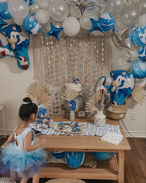 Sonic the Hedgehog party Diy Sonic The Hedgehog Party Decorations, Girls Sonic Birthday Party, Sonic Girl Birthday Party, Sonic The Hedgehog Birthday Party Ideas, Diy Sonic The Hedgehog Party, Sonic Themed Party, Sonic Party Ideas Decoration, Sonic Theme Birthday Party, Sonic The Hedgehog Party