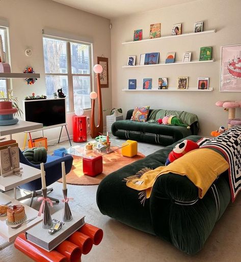 Cool Cozy Living Room, Colorful Simple Living Room, Funky Living Room Aesthetic, Primary Colors Living Room, Home Inspo Colorful, Electric Living Room Decor, Cozy Space Ideas, Quirky Apartment Decor, Colorful Couch Living Room