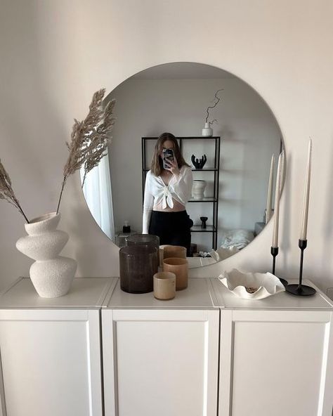 Elin Palmgren | Art & Interior Design on Instagram: "Just checking in to wish you a happy easter 💐💛 Hope you have the time to wind down and take care of yourself this weekend. Sending the warmest of hugs ✨ • • • • • • • #beigeaddiction #beigeaesthetic #interior4all #interior123 #skandinaviskahem #nordichome #mynordicroom #hyggehome #warmminimalism #softminimalism #skandinaviskinredning #inredningsinspiration #interiordetails #intérieur #neutraldesign #japandi #wabisabi #japandiinterior #hygge Soft Minimalism, Art Interior Design, Japandi Interior, Nordic Minimalism, Hygge Home, Art Interior, Minimal Decor, Nordic Home, Neutral Design