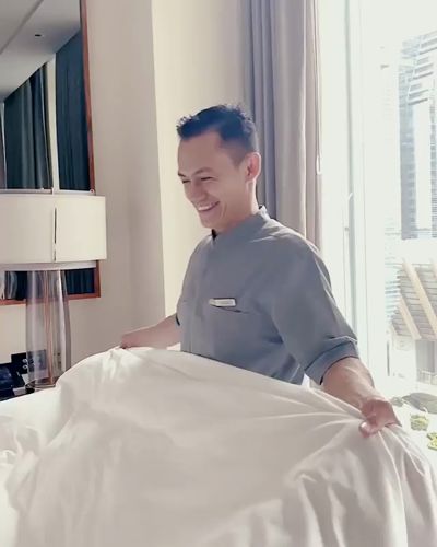 Meet Room Attendant Jafar as he sets up a fully customised @fourseasons sleep experience.  #fourseasonsabudhabi #FSAbuDhabi #FourSeasons #emilerassam #uniform #uniforms #roomattendant #inbedwithFS #abudhabi #housekeeper https://video.buffer.com/v/5e5e2f2fe215b5382064c0b8 Hotel Housekeeping, Housekeeping Uniform, Room Attendant, Hotel Uniform, Staff Uniforms, Hospitality Uniform, Front Desk, Sleep, Hotel