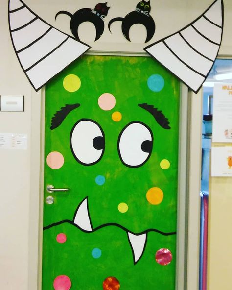 Running out of halloween party ideas? Get creative with these monster doors - they're easy to make, and seriously spooky to look at! Classroom Decor Idea, Halloween Door Decorations Classroom Easy, Halloween Door Decorations Contest School, Creepy Classroom, Door Design For Classroom, Halloween Rooftop Decorations, Door Decorating Contest Halloween, Monsters Inc Halloween Door Decorations, Monster Theme Halloween Party