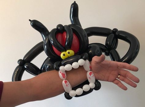 Balloon Bracelets, Scary Balloons, Balloon Halloween, Twisting Balloons, Balloon Modelling, Balloon Pictures, Balloon Crafts, Halloween Balloons, Balloon Twisting