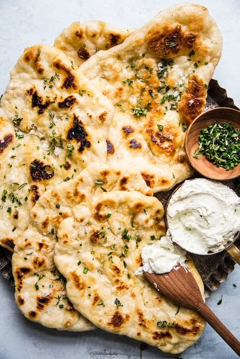 Whether you’re looking for something special to serve with cocktails, or a show-stopping starter for a holiday meal, it doesn’t get better than herby homemade flatbread with creamy whipped feta. Flatbread Food Photography, Appertiser Ideas, Starters Menu, Bread Photography, Butter Naan, Homemade Appetizer, Recipes With Naan Bread, Homemade Flatbread, Quick Pizza