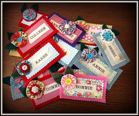 The Vintage Chateau: Quilt Guild Name Tags Quilt Retreat Name Tags, Quilted Name Tags Free Pattern, Diy Name Tags To Wear, Name Badges Ideas Diy, Quilted Name Tags, Name Badges Ideas, Quilt Games, Quilt Retreat Favors, Name Tags Ideas