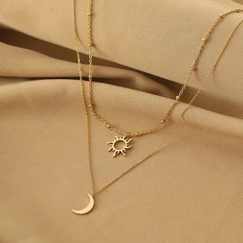 Collar Multicapa Doble Dije Sol Y Luna Acero Baño De Oro | dtBling accesorios joyería y regalos Pretty Jewelry Necklaces, Jewelry Accessories Ideas, Fancy Jewellery, Pretty Necklaces, Jewelry Lookbook, Fancy Jewelry, Girly Jewelry, Sun And Moon, Jewelry Inspo