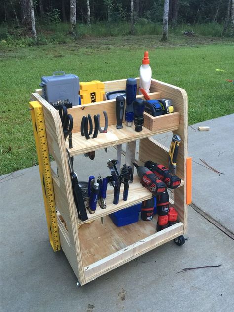 Used Woodworking Tools, Woodworking Tools Storage, Woodworking Shop Plans, Woodworking Chair, Antique Woodworking Tools, Essential Woodworking Tools, Best Woodworking Tools, Tool Cart, Woodworking Workbench