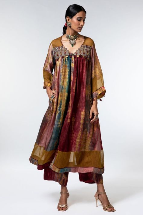 Tie Dye Kurta, Kaftan Designs, Indian Designer Suits, Designer Kurti Patterns, Casual Indian Fashion, Kurta Designs Women, Boutique Dress Designs, Dress Indian Style, Stylish Dress Book